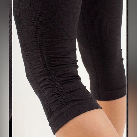 Lululemon In The Flow Crop Size 4 - Picture 8 of 8